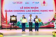 Trường Đại học Tây Đô nhận Huân chương Lao động hạng Nhì