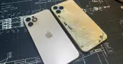 Trào lưu đập nát iPhone đắt tiền để chứng tỏ bản lĩnh đàn ông ở Nga