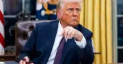 Trump cân nhắc thu phí 100.000 USD với sinh viên quốc tế ở lại Mỹ