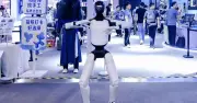 Trung Quốc ra mắt robot hình người có thể vận hành 8 tiếng liên tục