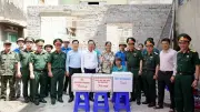 Trung tướng Nguyễn Đức Hưng thăm gia đình chính sách tại Quảng Ninh