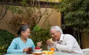Tuổi 60: Người khôn ngoan áp dụng nguyên tắc '3 không' để sống bình yên