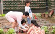 Tuấn Hưng khéo léo dạy con sự đoàn kết qua 'Mẹ vắng nhà ba là siêu nhân'