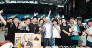 Đầu bếp Mỹ Leslie Gilliams ký tặng gần 1.000 fan tại The Grand Esports 2026