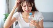Uống nước xong muốn đi tiểu ngay: 4 nguyên nhân phổ biến không phải thận yếu