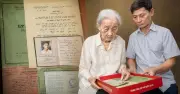 Vợ 93 tuổi sau 60 năm nhận kỷ vật của chồng liệt sĩ