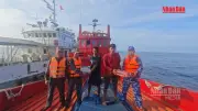 Video cảnh sát biển 4 hỗ trợ tàu Thái Lan gặp nạn vùng biển Tây Nam