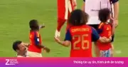 Video em trai Yamal mách Cucurella gây cười rần rần