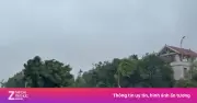 Video: Gió bão số 1 quật đổ cây xanh, tốc mái nhà ở Quảng Ninh
