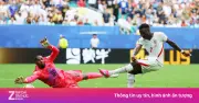 Video khoảnh khắc Saka hoàn tất cú hat-trick trước Pháp