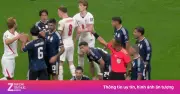 Video Messi bị phạm lỗi, 9 đồng đội lao đến như tên bắn
