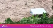 Video nhà 2 tầng đổ sập xuống dòng nước lũ ở Lai Châu