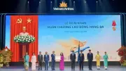 Vietnam Airlines nhận Huân chương Lao động hạng Ba vì thành tích xuất sắc