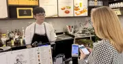 Việt Nam kết nối thanh toán QR với Singapore, du khách không cần đổi tiền
