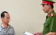 Vĩnh Long: Khởi tố nghịch tử đánh cha già 93 tuổi gãy 2 tay