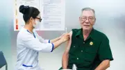 VNVC tặng 10.000 liều vaccine cúm miễn phí cho người có công