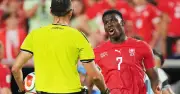 World Cup 2026: Anh và Argentina thắng gây tranh cãi, vào bán kết