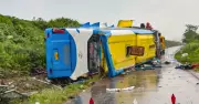 Xe khách lao khỏi cao tốc Pháp Vân, 4 người tử vong, nhiều người bị thương