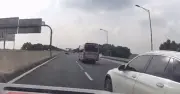 Xe Mercedes vượt ẩu gây tai nạn liên hoàn trên cao tốc Hà Nội - Hải Phòng