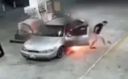 Xe sedan bốc cháy dữ dội tại trạm xăng ở Thổ Nhĩ Kỳ, nguyên nhân do chập điện