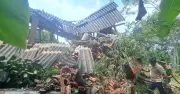 Xe đầu kéo mất phanh lao vào nhà dân, 1 người tử vong