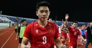 Xuân Sơn: Đỉnh Bắc Cực chào tặng áo người hâm mộ Thái Nguyên