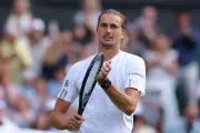 Zverev vất vả vượt cửa ai đầu tiên tại Wimbledon