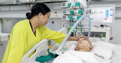 Con trai duy nhất tai nạn, mẹ nghèo Đà Nẵng xin cứu giúp