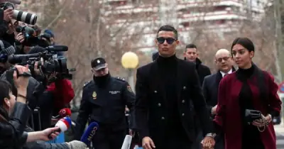 Ronaldo chưa cưới Georgina cuối tuần này, tin đồn bị dập tắt