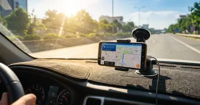 Sai lầm nghiêm trọng khi để điện thoại trên taplo xe ô tô