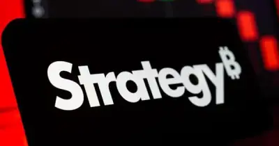 Strategy bán Bitcoin lần 3, giữ 4 tỷ USD tiền mặt