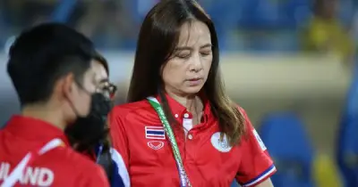 Thái Lan thắng Malaysia 2-0, Madam Pang gây tranh cãi vì số khán giả