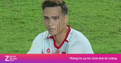 Việt Anh đổ máu, tuyển Việt Nam dẫn Indonesia 2-0 sau hiệp một