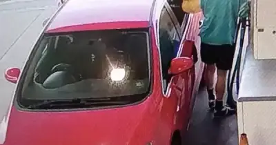 Xe sang Ferrari, Mercedes đổ xăng rồi bỏ chạy: Anh thiệt hại gần 7 tỷ đồng/ngày
