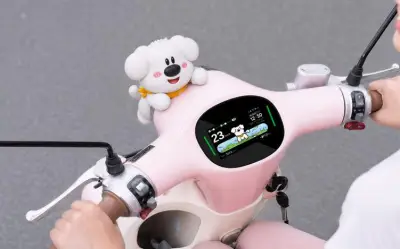 YADEA Omee H+ giá 18,9 triệu đồng: thiết kế hồng ngọt ngào, đi 73 km/sạc