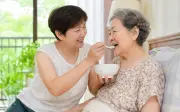 10 năm chăm mẹ chồng liệt giường, con dâu bất ngờ nhận 7 tỷ đồng