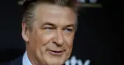 Alec Baldwin gây phẫn nộ khi đóng phim súng đạn sau vụ Rust