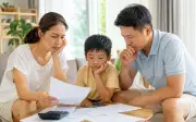 Bán nhà, vay mượn cho con học trường quốc tế: Bài học đắt giá sau 2 năm