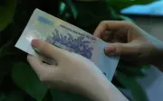 Chồng lấy trộm tiền chị dâu cho để mua quần áo cho con khiến tôi đau đớn