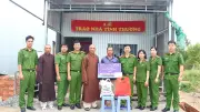 Công an Đồng Tháp trao nhà tình thương và khám bệnh miễn phí cho dân