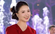 Hồng Diễm tuổi 43: Nhan sắc, thời trang và nguyên tắc không cảnh hôn