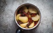 Lê vào mùa: 'Máy tạo ẩm tự nhiên' cho cơ thể, ăn sống giòn ngọt, nấu chín lại thành món mê ly