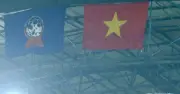 Mưa lớn bất ngờ ập xuống sân Pakansari trước giờ Indonesia - Việt Nam