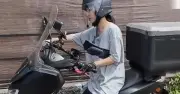 Nữ diễn viên Hàn bỏ showbiz làm shipper và công nhân kho