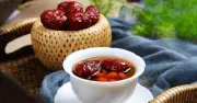 Ăn táo đỏ có bổ máu? Chuyên gia vạch trần sự thật bất ngờ