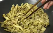 Thói quen rửa đũa sai cách làm tăng nguy cơ ung thư