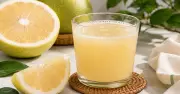 Vì sao nước ép bưởi có thể làm tăng tác dụng của thuốc?