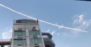 Vệt trắng trên bầu trời TP.HCM chiều nay là gì?
