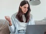 Windows 11 sau 5 năm vẫn thất vọng: hiệu năng, bloatware, AI, riêng tư